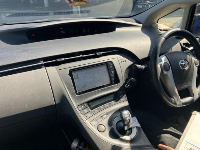 TOYOTA PRIUS 2011 Image 31