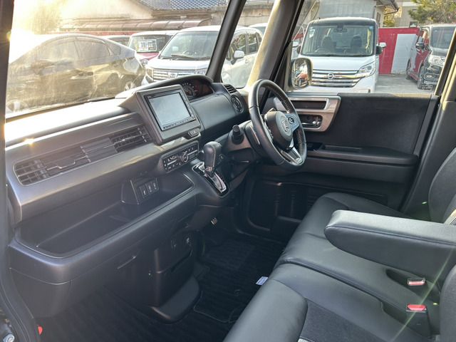 HONDA N BOX CUSTOM 2023 Image 31