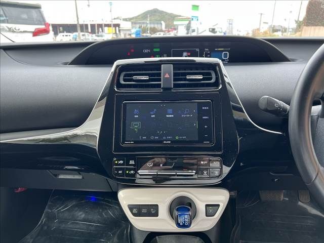 TOYOTA PRIUS 2017 Image 31