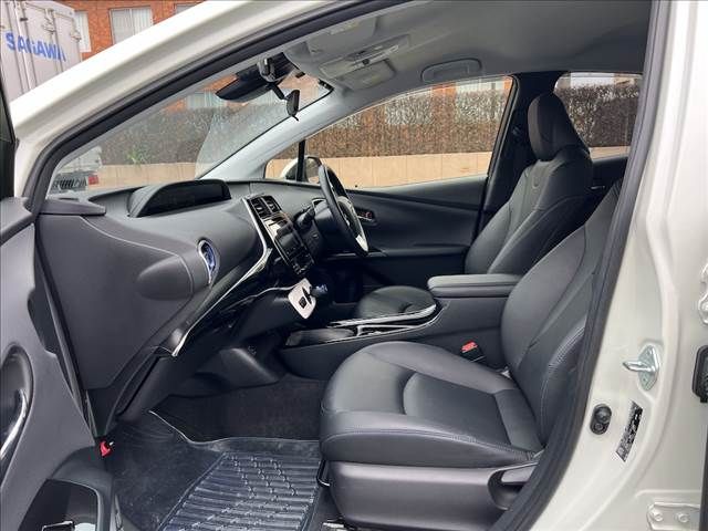 TOYOTA PRIUS 2017 Image 31