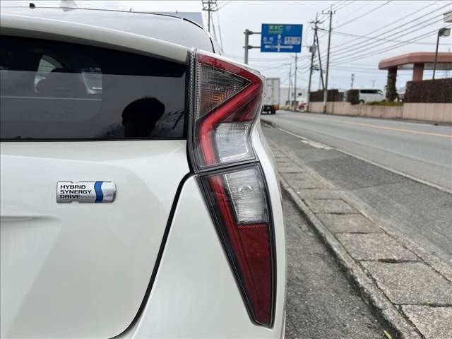 TOYOTA PRIUS 2017 Image 31