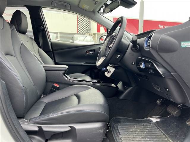 TOYOTA PRIUS 2017 Image 31