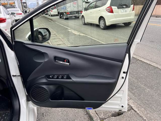 TOYOTA PRIUS 2017 Image 31