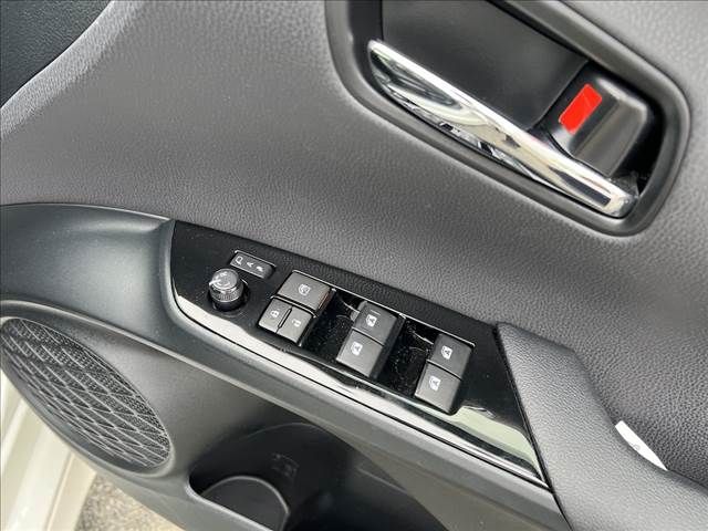 TOYOTA PRIUS 2017 Image 31