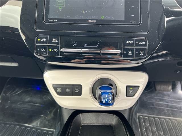 TOYOTA PRIUS 2017 Image 31