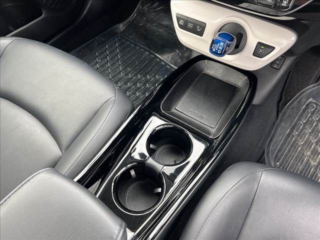 TOYOTA PRIUS 2017 Image 31