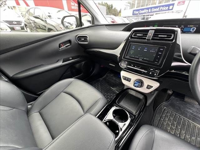 TOYOTA PRIUS 2017 Image 31