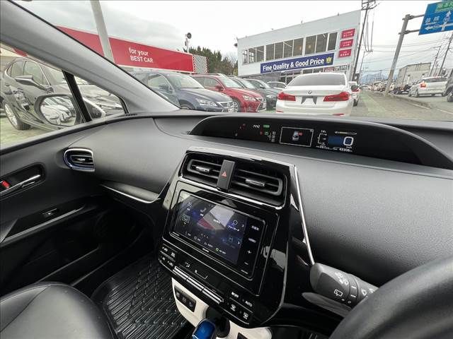 TOYOTA PRIUS 2017 Image 31