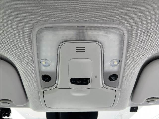 TOYOTA PRIUS 2017 Image 31