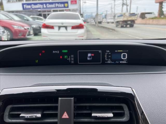 TOYOTA PRIUS 2017 Image 31