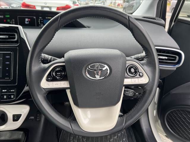 TOYOTA PRIUS 2017 Image 31