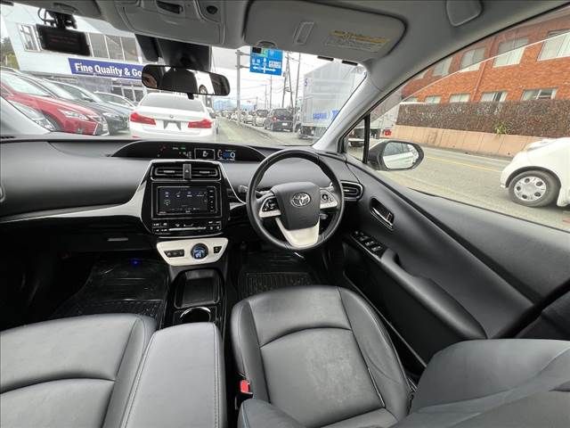 TOYOTA PRIUS 2017 Image 31