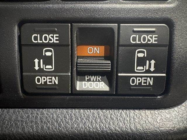 TOYOTA NOAH HYBRID 2017 Image 31