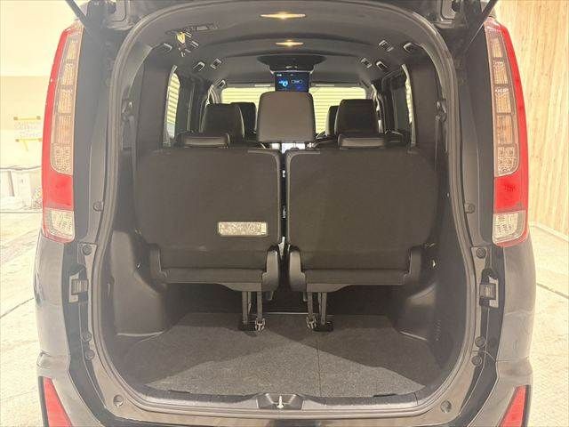 TOYOTA NOAH HYBRID 2017 Image 31