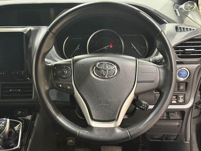 TOYOTA NOAH HYBRID 2017 Image 31