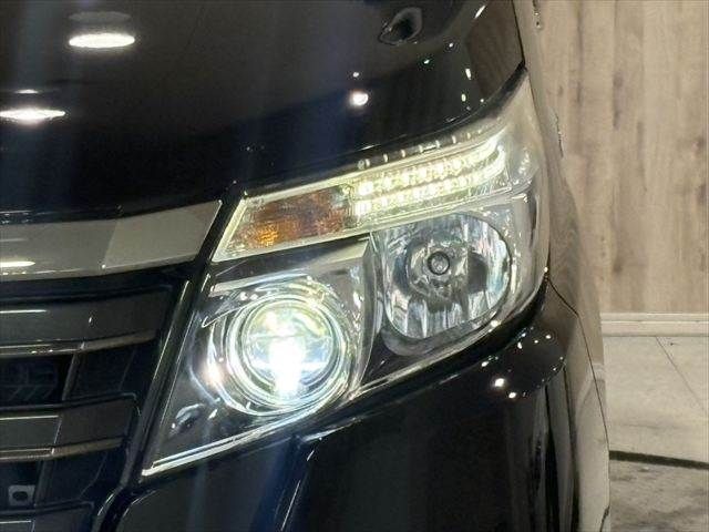 TOYOTA NOAH HYBRID 2017 Image 31