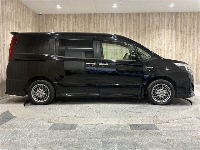 TOYOTA NOAH HYBRID 2017 Image 31