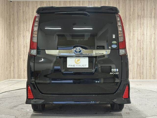TOYOTA NOAH HYBRID 2017 Image 31