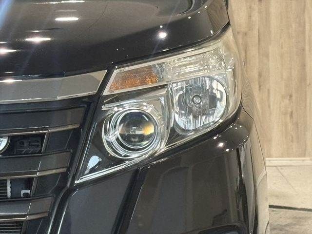 TOYOTA NOAH HYBRID 2017 Image 31