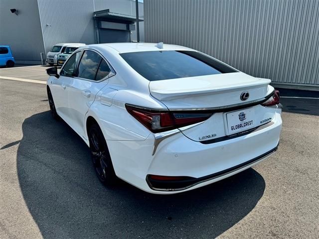 TOYOTA LEXUS ES300H 2022 Image 31