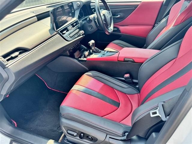 TOYOTA LEXUS ES300H 2022 Image 31