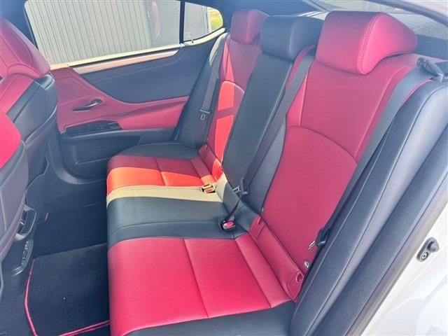 TOYOTA LEXUS ES300H 2022 Image 31