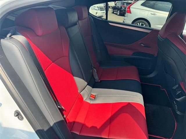 TOYOTA LEXUS ES300H 2022 Image 31