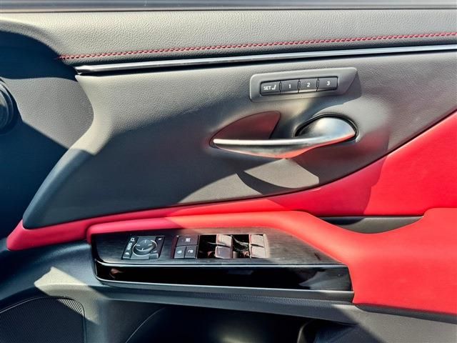 TOYOTA LEXUS ES300H 2022 Image 31