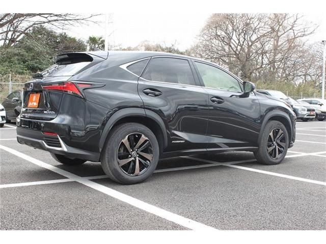 TOYOTA LEXUS NX300H 2017 Image 31
