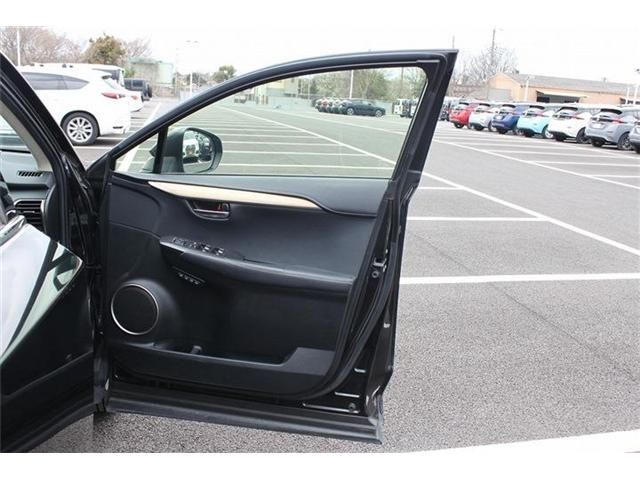 TOYOTA LEXUS NX300H 2017 Image 31