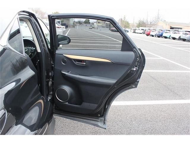 TOYOTA LEXUS NX300H 2017 Image 31