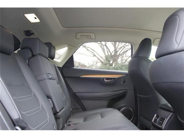 TOYOTA LEXUS NX300H 2017 Image 31