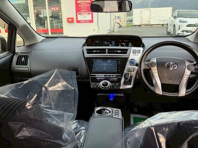 TOYOTA PRIUS ALPHA 2015 Image 31