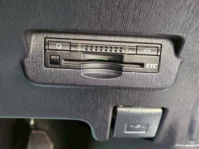 TOYOTA PRIUS ALPHA 2015 Image 31