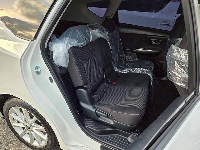 TOYOTA PRIUS ALPHA 2015 Image 31