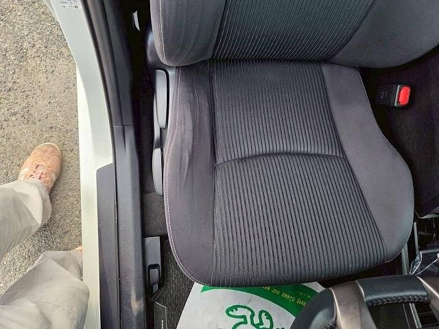 TOYOTA PRIUS ALPHA 2015 Image 31