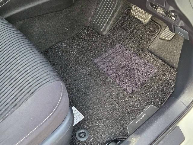 TOYOTA PRIUS ALPHA 2015 Image 31