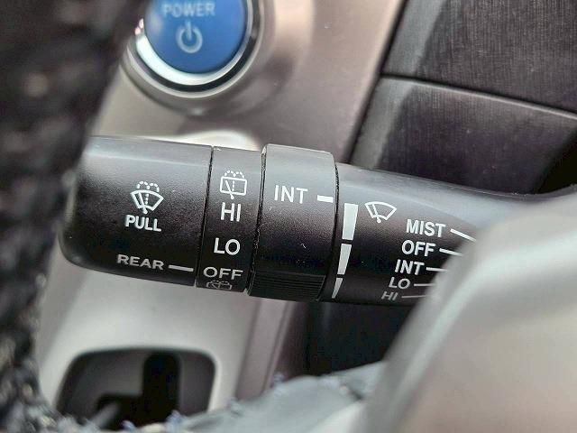 TOYOTA PRIUS ALPHA 2015 Image 31