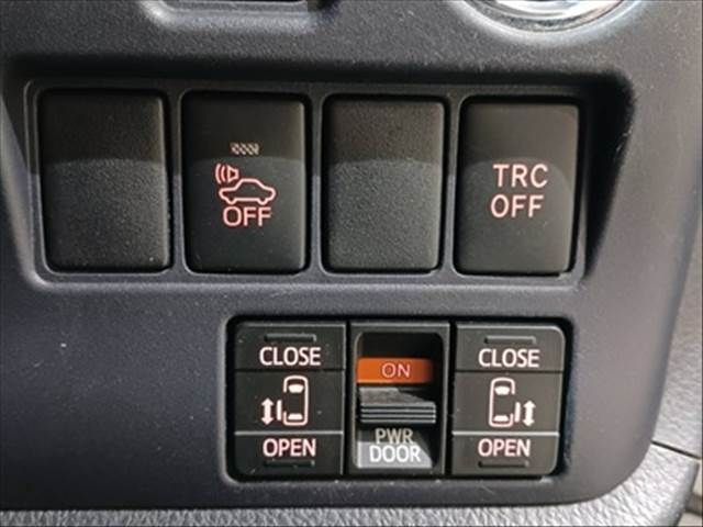 TOYOTA NOAH HYBRID 2015 Image 31