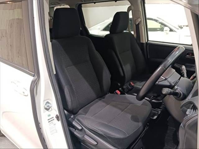 TOYOTA NOAH HYBRID 2015 Image 31