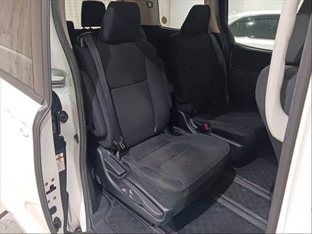 TOYOTA NOAH HYBRID 2015 Image 31