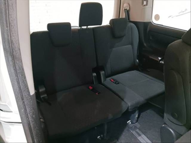 TOYOTA NOAH HYBRID 2015 Image 31