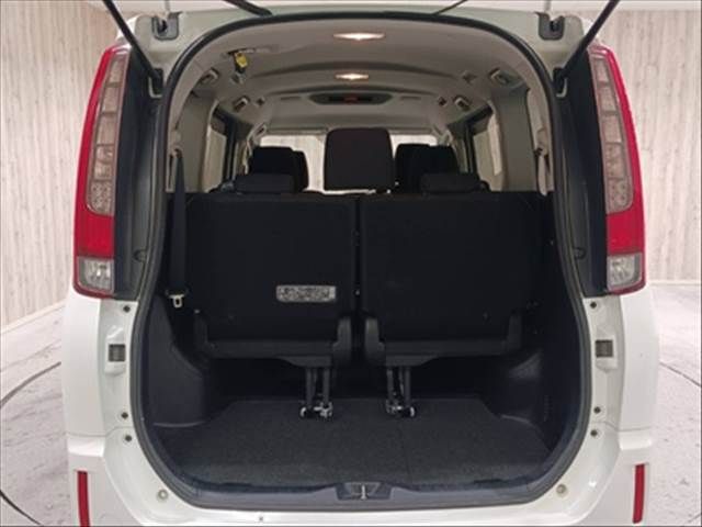 TOYOTA NOAH HYBRID 2015 Image 31