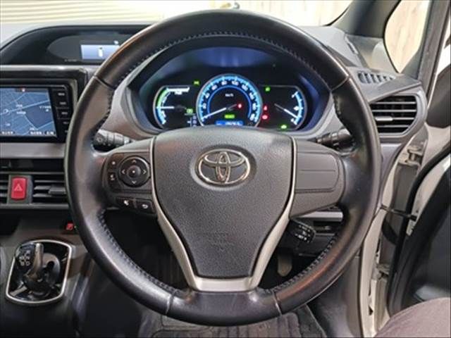 TOYOTA NOAH HYBRID 2015 Image 31