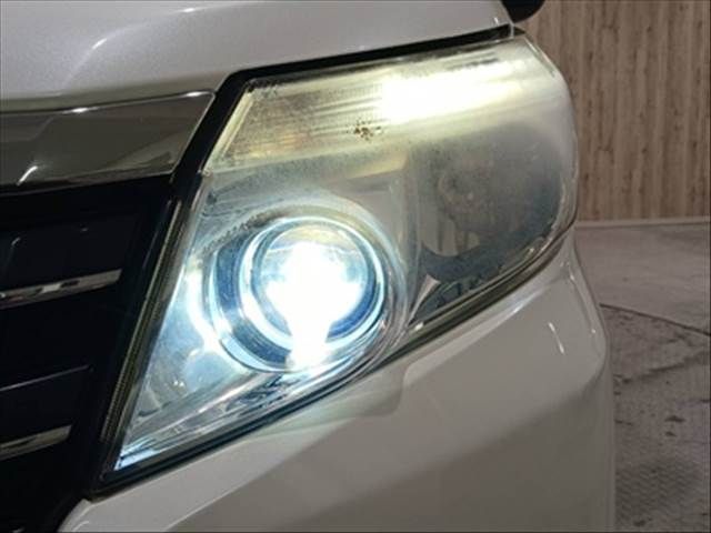 TOYOTA NOAH HYBRID 2015 Image 31