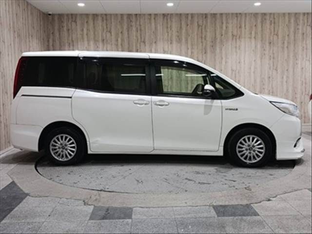 TOYOTA NOAH HYBRID 2015 Image 31