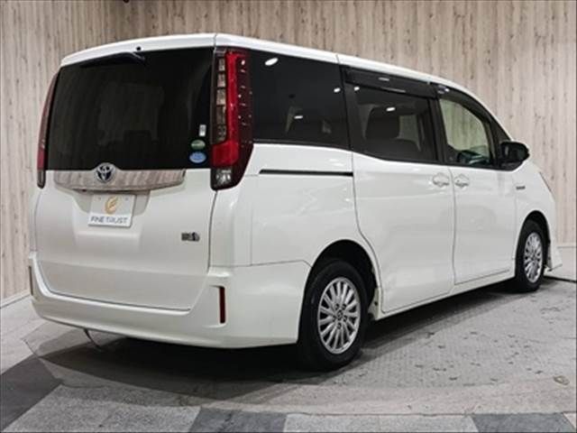 TOYOTA NOAH HYBRID 2015 Image 31