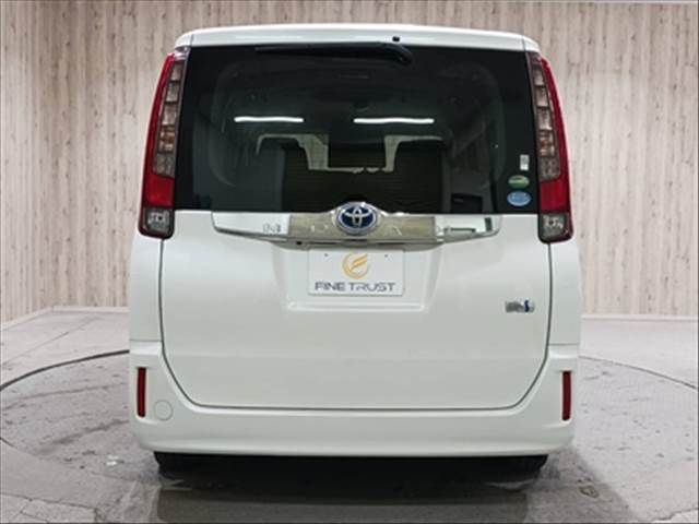 TOYOTA NOAH HYBRID 2015 Image 31