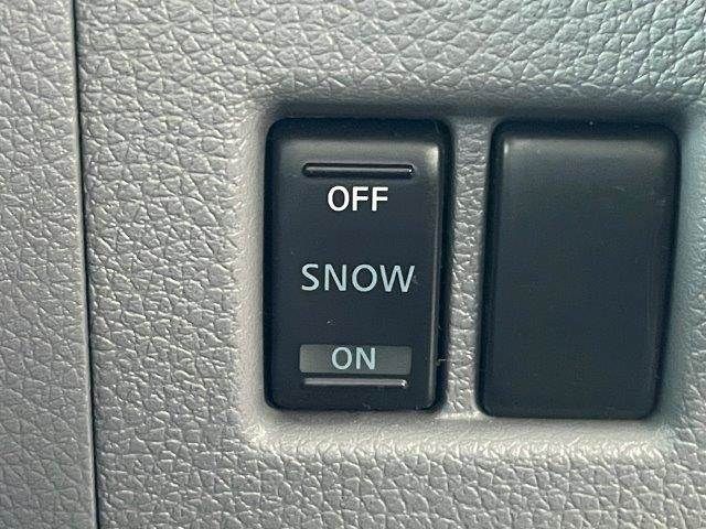 NISSAN NV350 CARAVAN 2018 Image 31