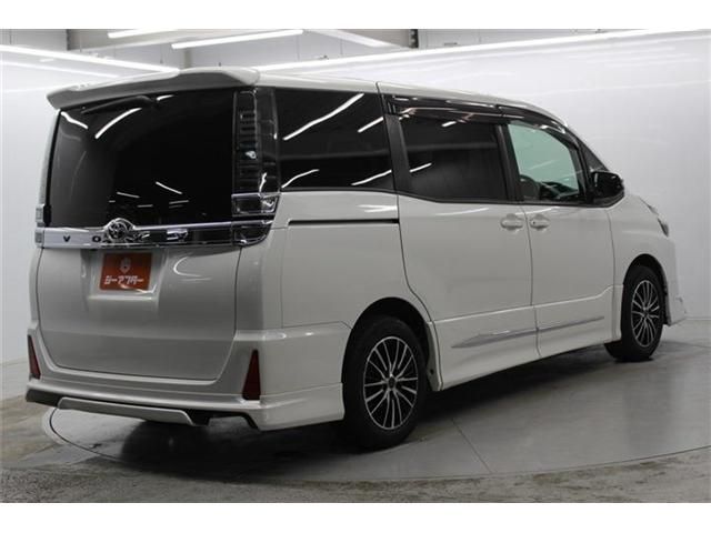 TOYOTA VOXY 2017 Image 31